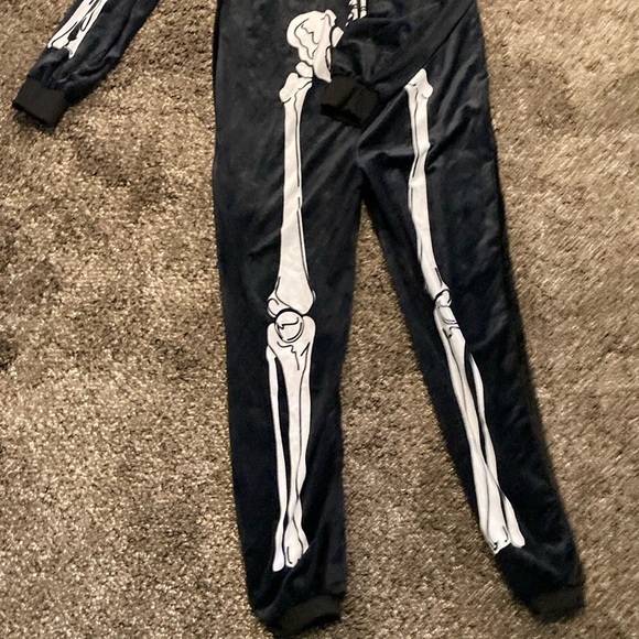 Skeleton Print Hooded Onesie - Picture 2 of 2